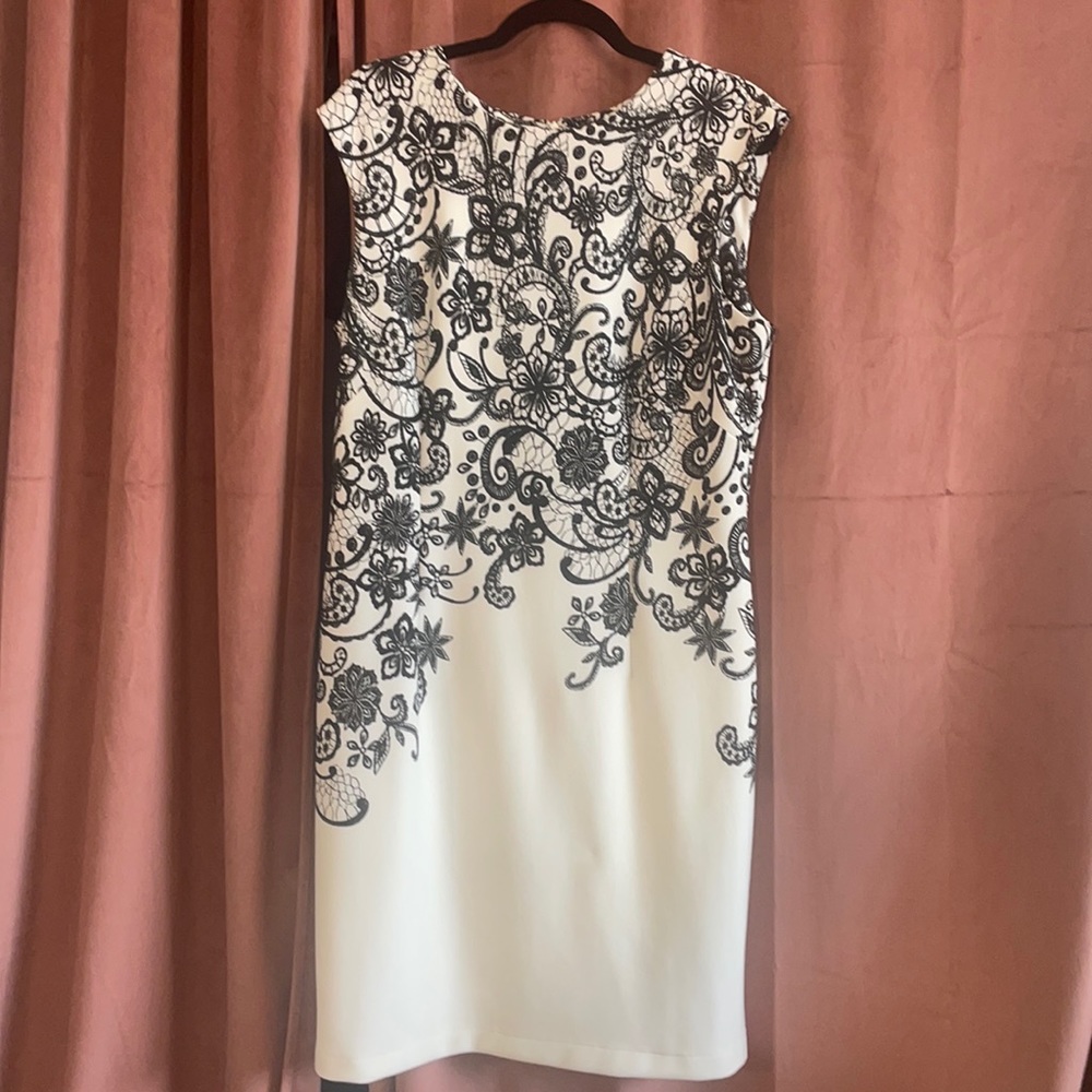 R&K Cap Sleeve Sheath Dress. Size 18